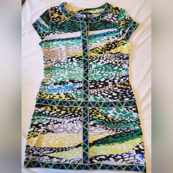 EUC BCBG MaxAzria Short Sleeve Mini Dress Size M Multicolor - Picture 2 of 6